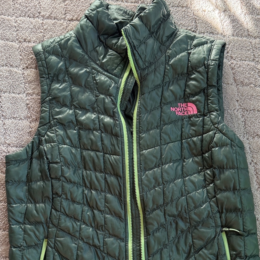 The North Face women’s Olive Quilted Vest